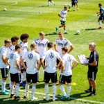 德国队训练场景，球员正在进行战术演练